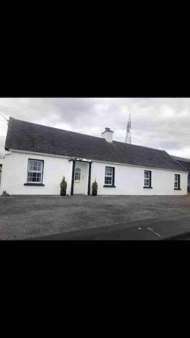 Cheerful 3 Bedroom Country Farm House Ennis Exterior foto